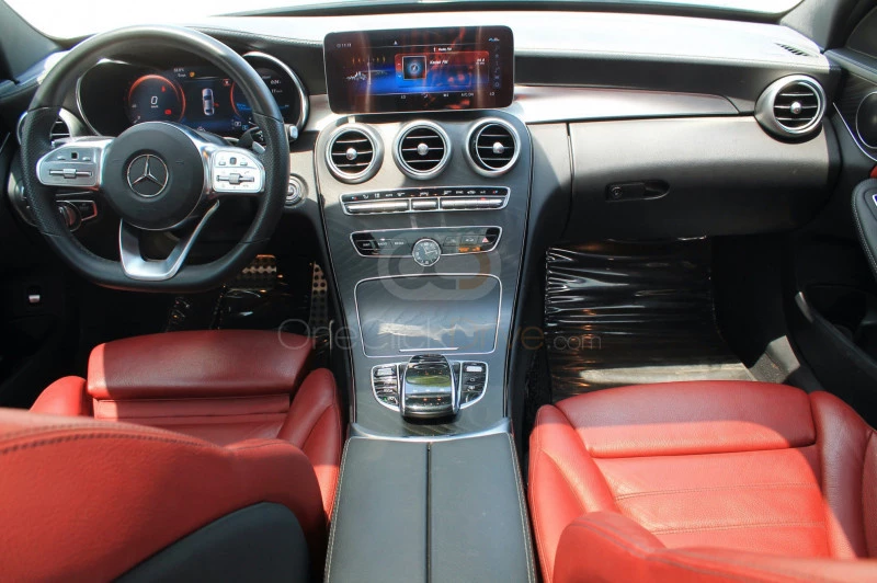 Siyah Mercedes Benz C200 2020 for rent in Dubai 4